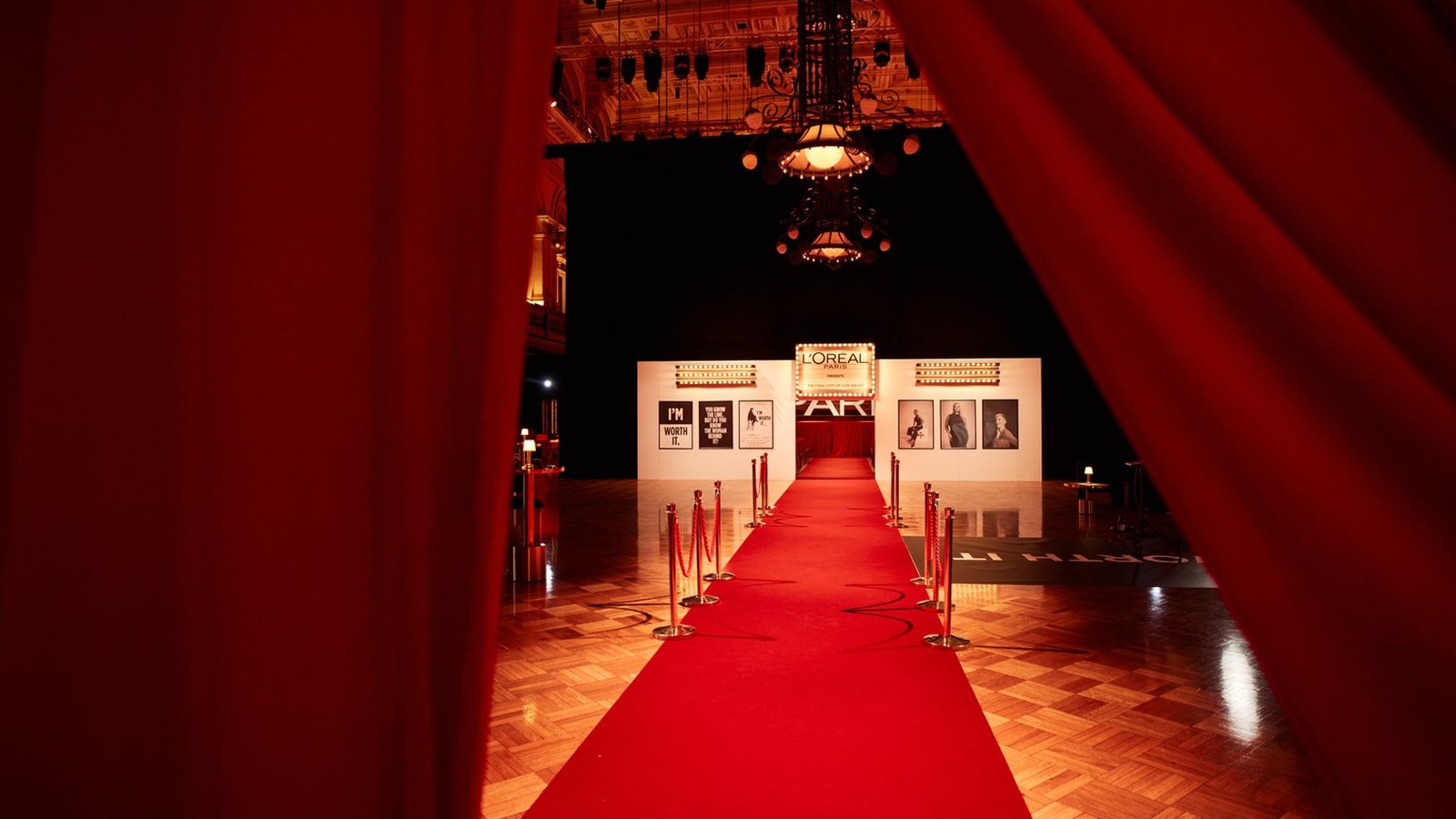 L'Oréal Paris red carpet wall